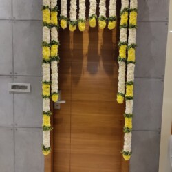 oplus_32 House warming flower door decoration