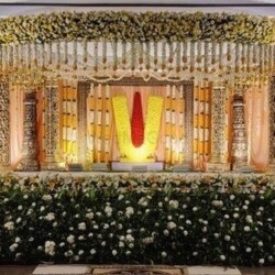 Wedding stage flower decoration